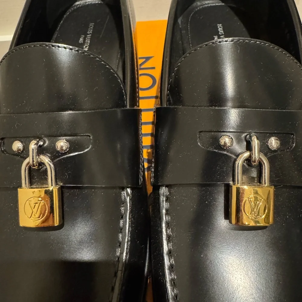 Louis Vuitton Black Leather Padlock
Loafers Women IT 41 US 11 LV Lock
Flats - Picture 8 of 11